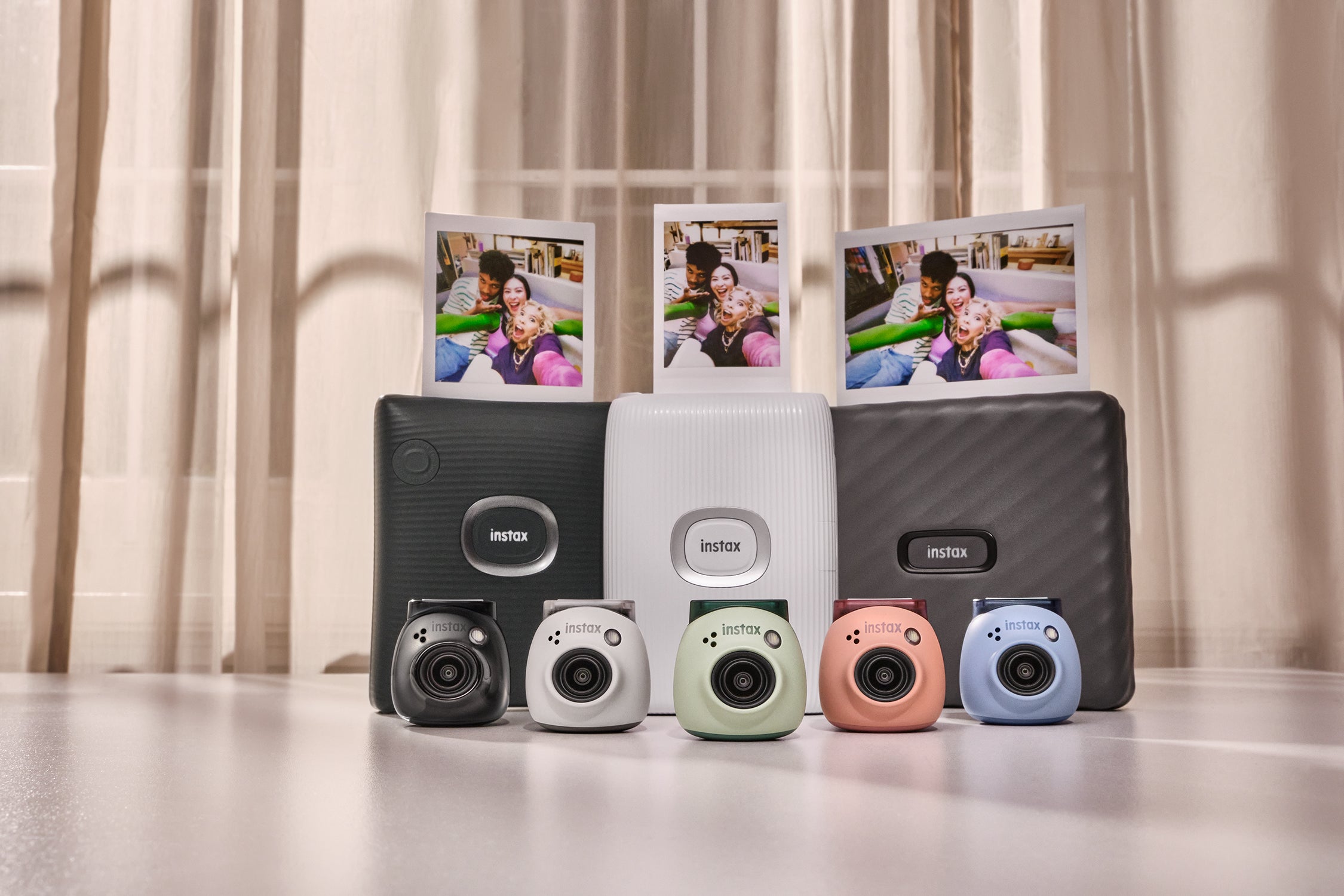 instax Pal, la nueva peque de la familia que te acompañará en las más grandes aventuras.