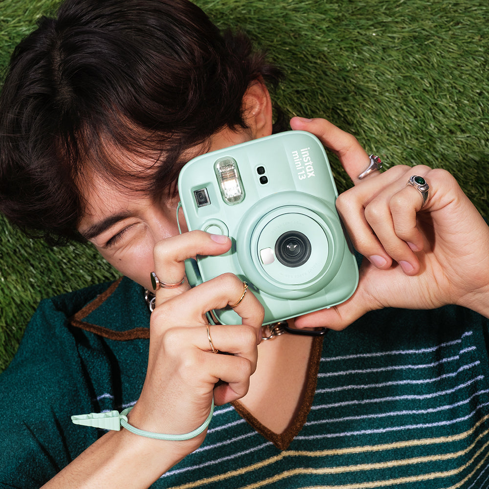 Kit Cámara instax mini 13 + Marco Magnético + Película + Accesorios