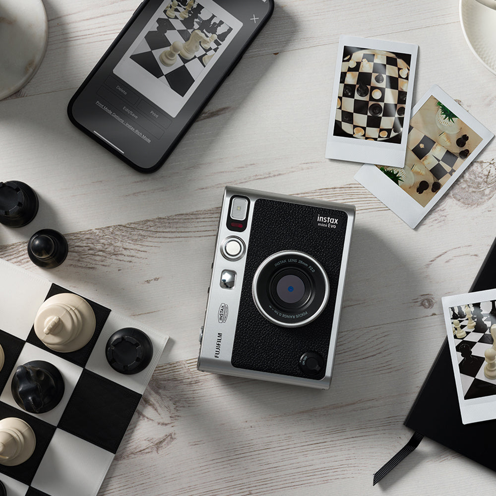 Kit Cámara instax mini Evo + Marco 3 en 1 + Película + Accesorios