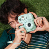 Kit Cámara Instantánea Instax Mini 13 + Marco Magnético + Película + Accesorios
